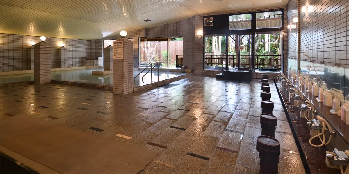 Image of the large hot spring bath 'Chokei'