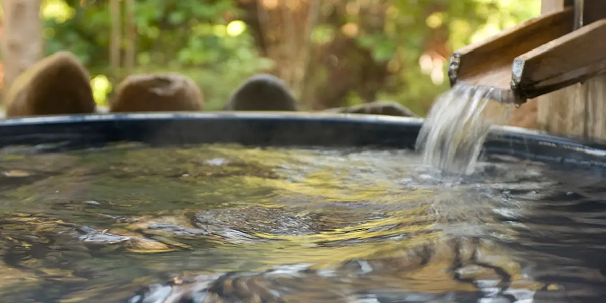 Image of the large hot spring bath 'Chokei'